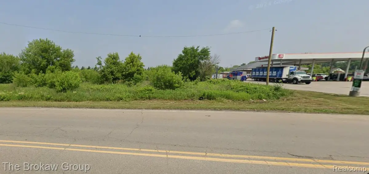 9805 E Richfield RD, Davison, MI 48423 - #1