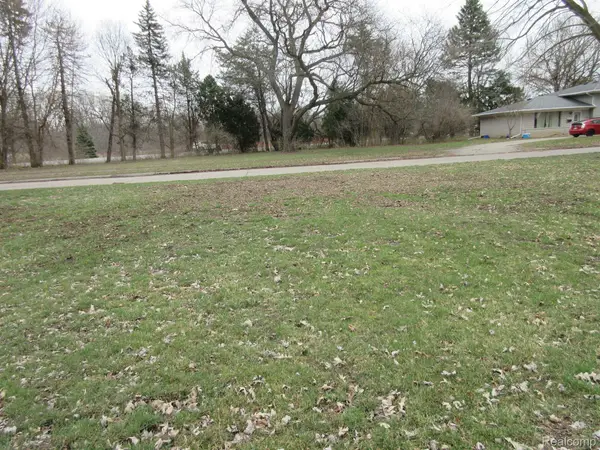 00 Fenton, ClintonTownship, MI 48038