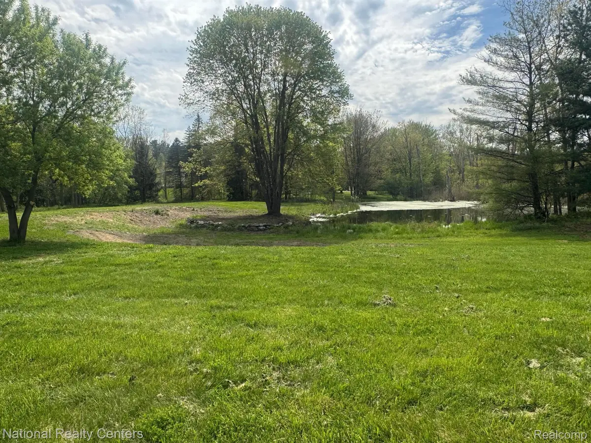0000 pinewood, Milford, MI 48381 - #1