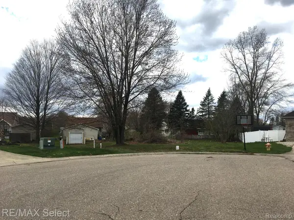 0 Whisper Ridge  CRT, Burton, MI 48509