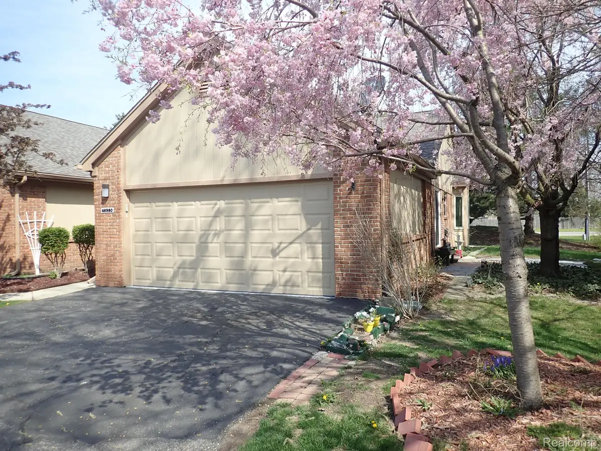 46980 COUNTRY LN 8 2, Macomb, MI 48044 - #1