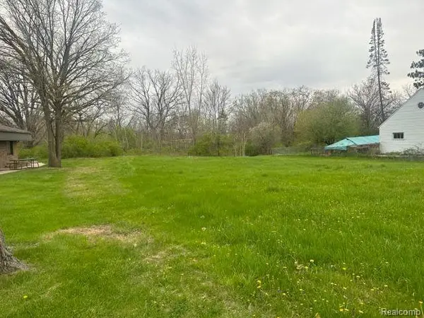 5141 W BRISTOL RD, Flint, MI 48507