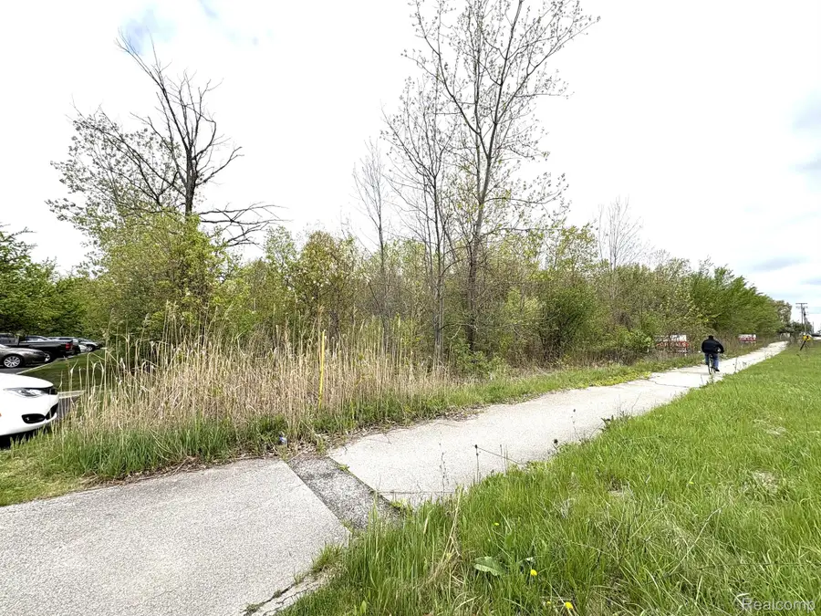 0000 ALLEN RD, Trenton, MI 48183 - #2