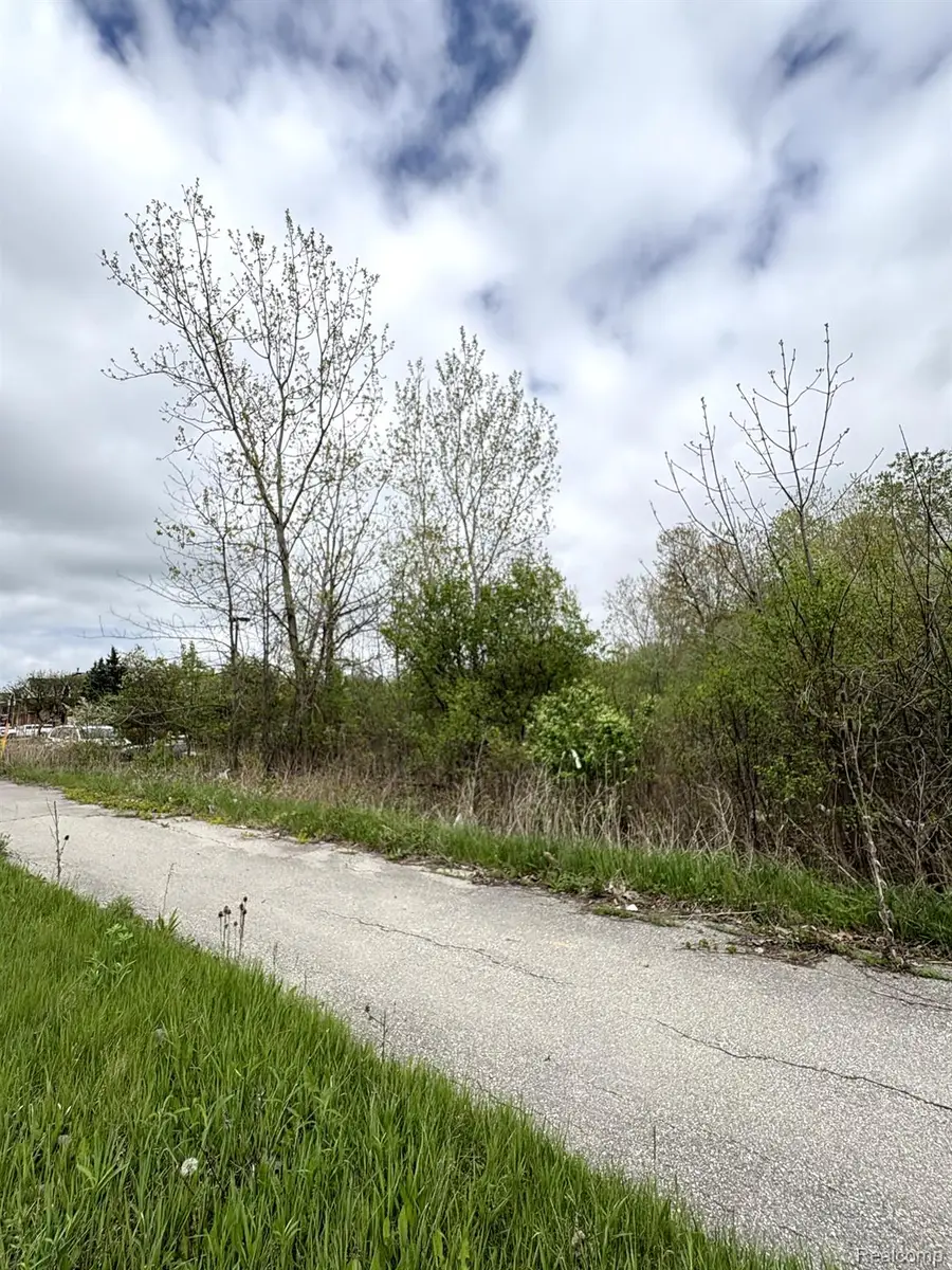 0000 ALLEN RD, Trenton, MI 48183 - #3