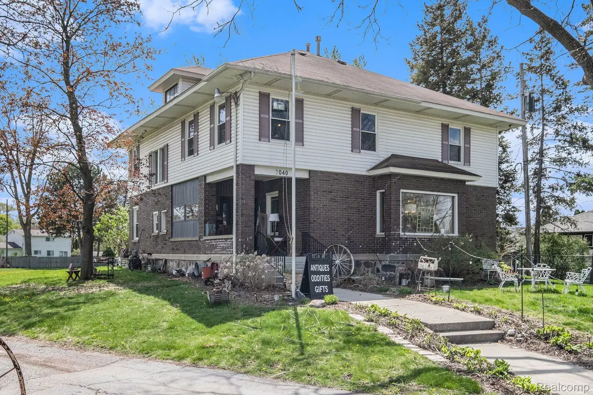 2040 E MAPLE AVE, Grand Blanc, MI 48507 - #1