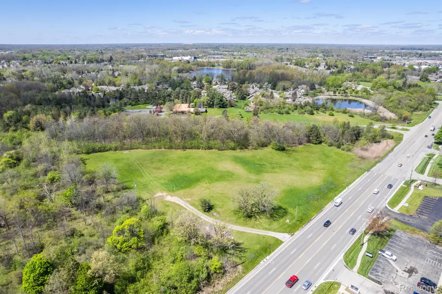 8152 S SAGINAW ST, Grand Blanc, MI 48439 - #2