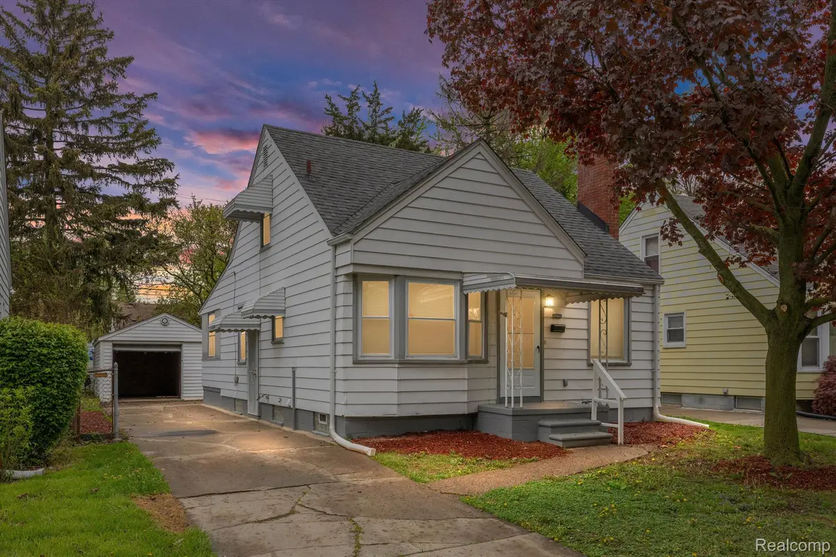 20000 ROSCOMMON ST, Harper Woods, MI 48225 - #1