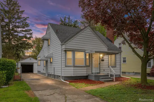 20000 ROSCOMMON ST, HarperWoods, MI 48225