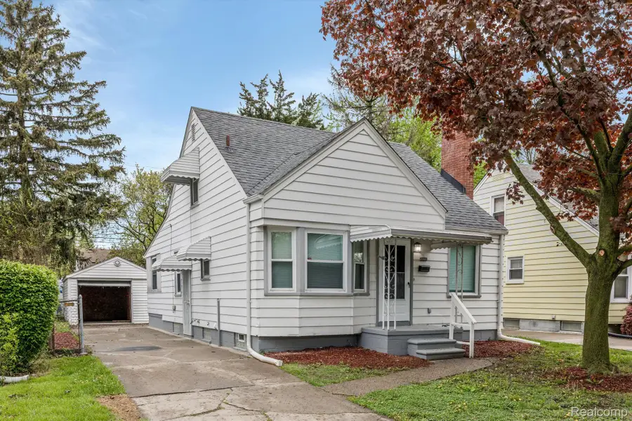 20000 ROSCOMMON ST, Harper Woods, MI 48225 - #3