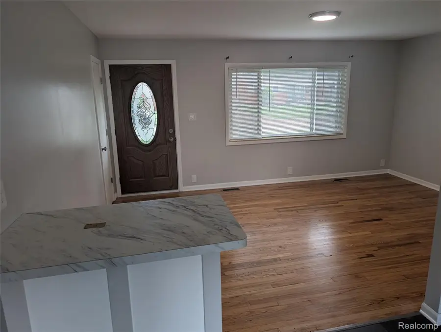 11657 ENGLEMAN RD, Warren, MI 48089 - #2