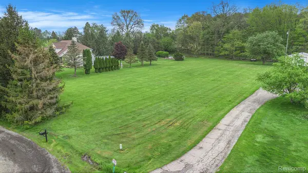 4864 COOLEY LAKE CRT, CommerceTwp, MI 48382