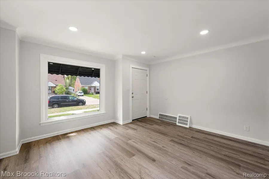 21392 BETHLAWN BLVD, Ferndale, MI 48220 - #3