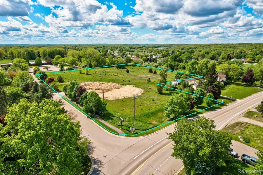12800 Fountain Square, Davisburg, MI 48350 - #3