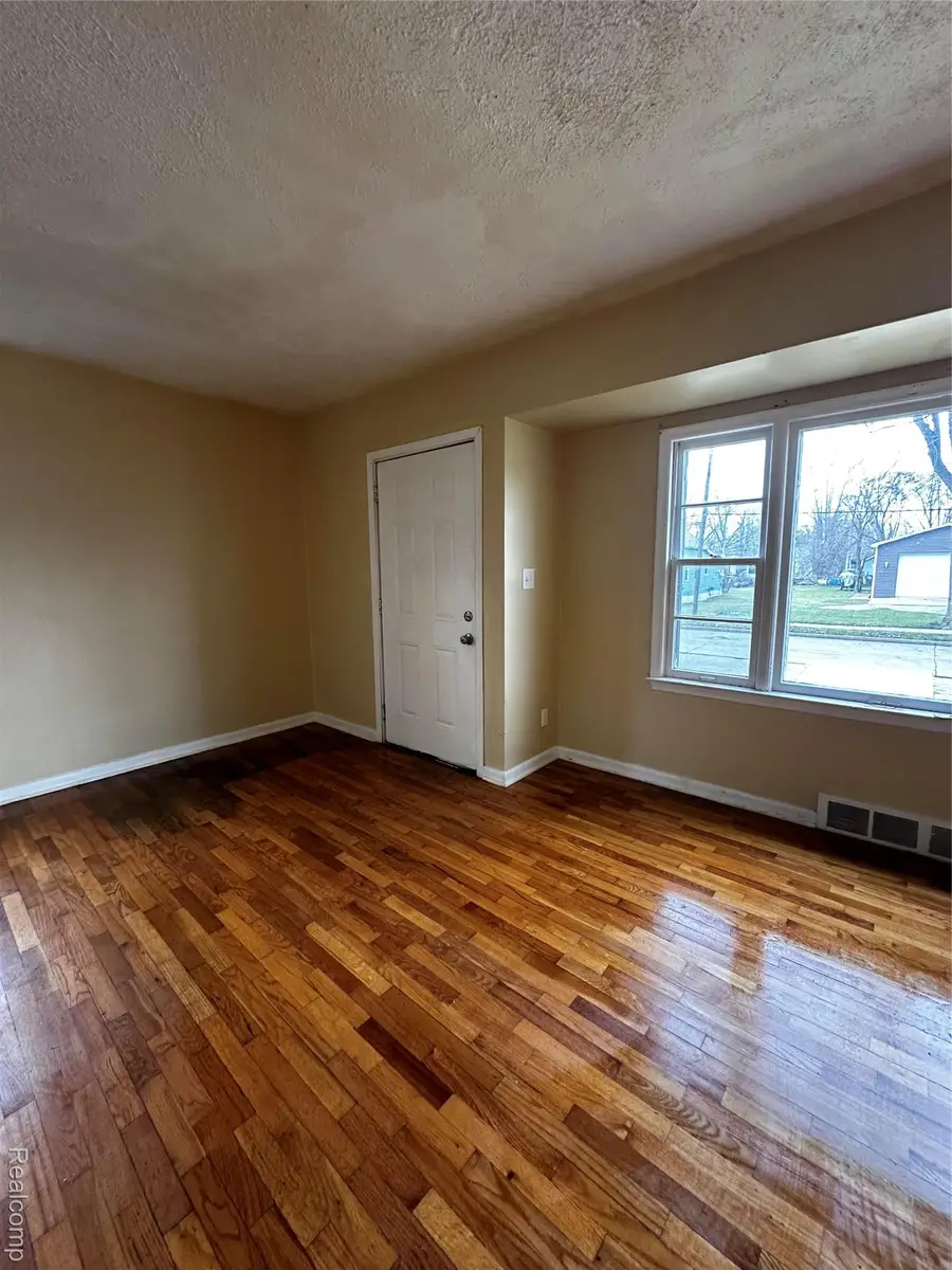 1652 Stanley Street, Saginaw, MI 48602 - #3