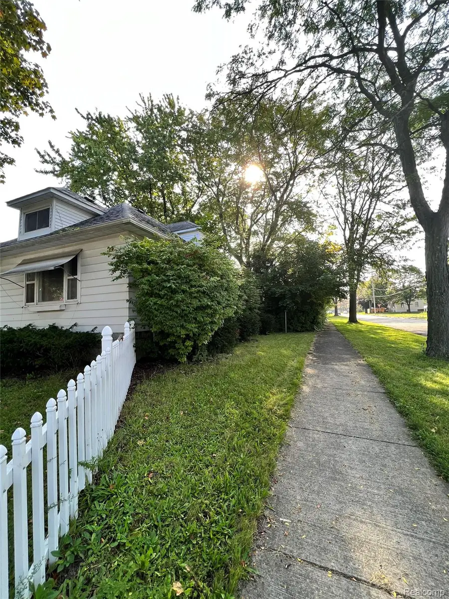 902 N Mason Street, Saginaw, MI 48602 - #2