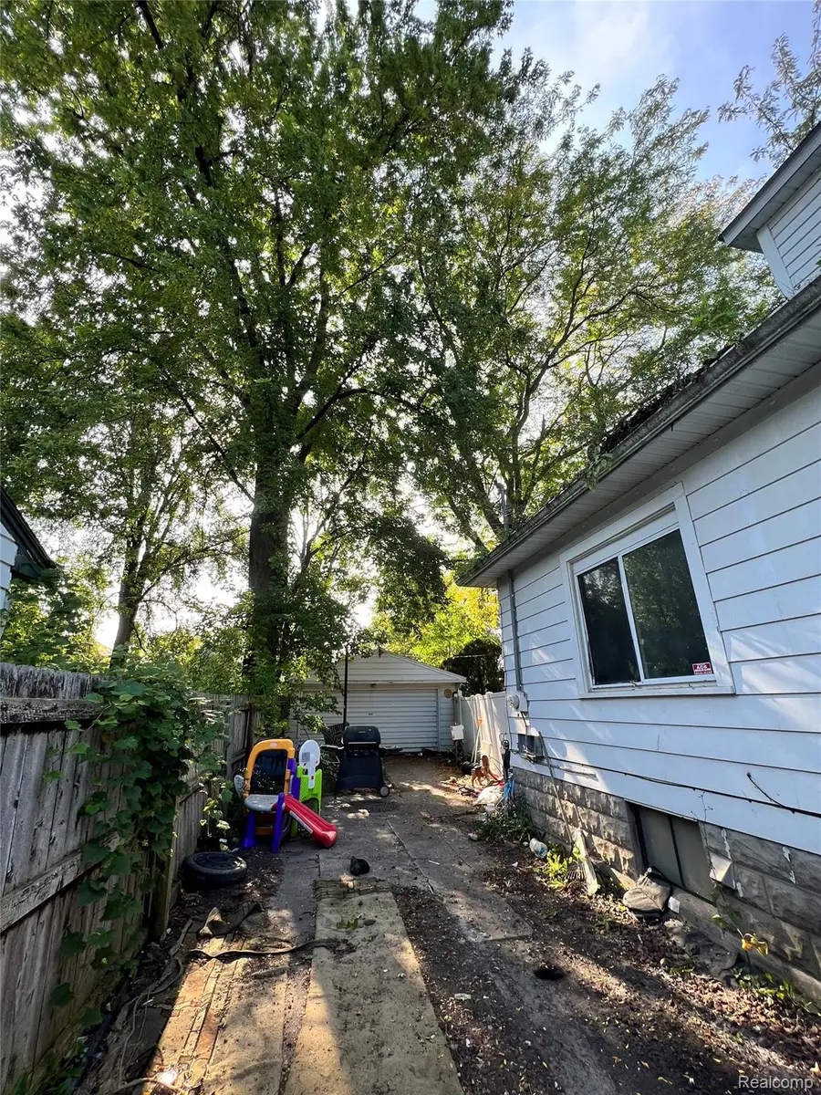 902 N Mason Street, Saginaw, MI 48602 - #3