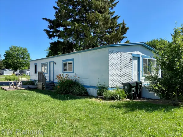 25 Canary Hill, LakeOrion, MI 48359