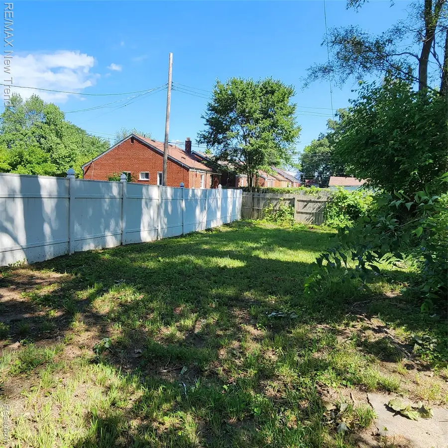 20834 Pembroke Avenue, Detroit, MI 48219 - #3