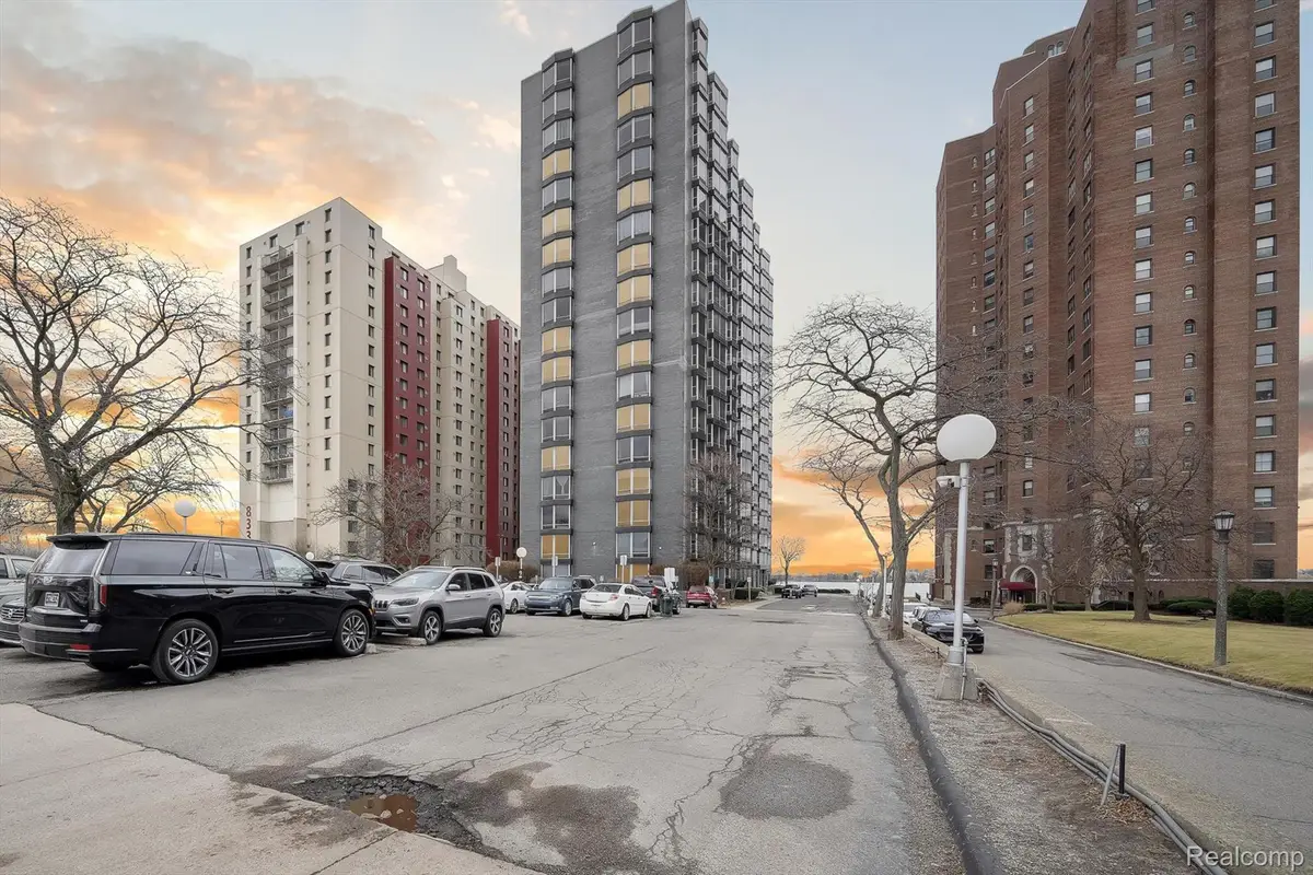8200 E Jefferson #1202, Detroit, MI 48214 - #1