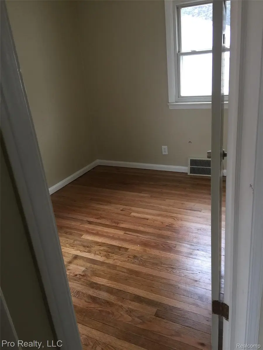 1044 Cloverlawn Avenue, Lincoln Park, MI 48146 - #3