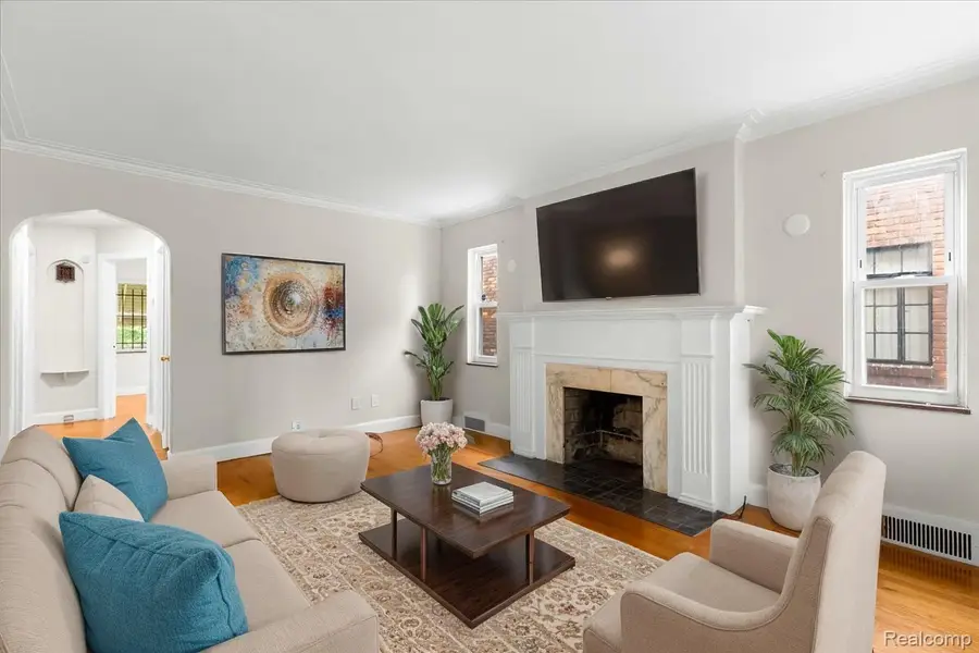 11110 Wayburn Street, Grosse Pointe, MI 48224 - #2
