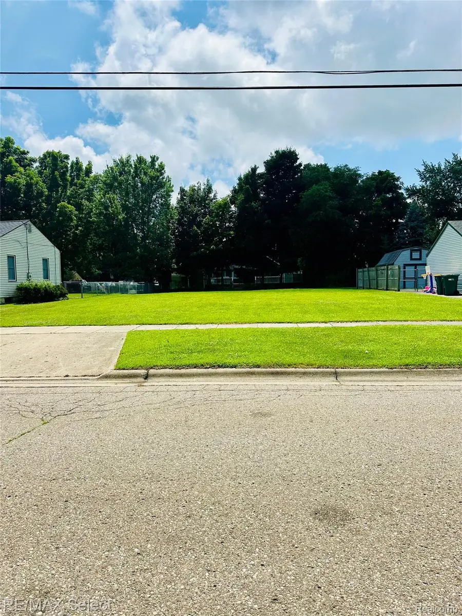 1252 Beatrice Street, Flushing, MI 48433 - #3