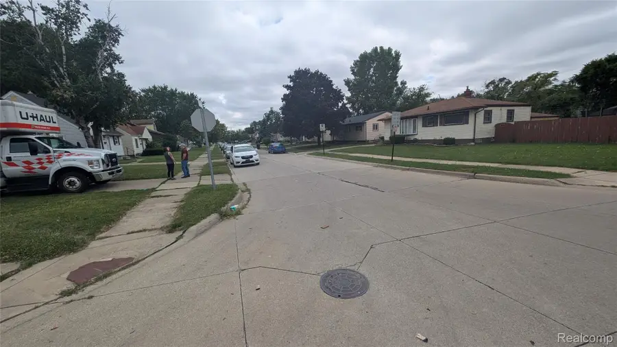 26828 Waldorf Street, Roseville, MI 48066 - #2