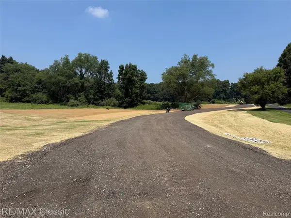 001 Buttercup Trail, Milford, MI 48381