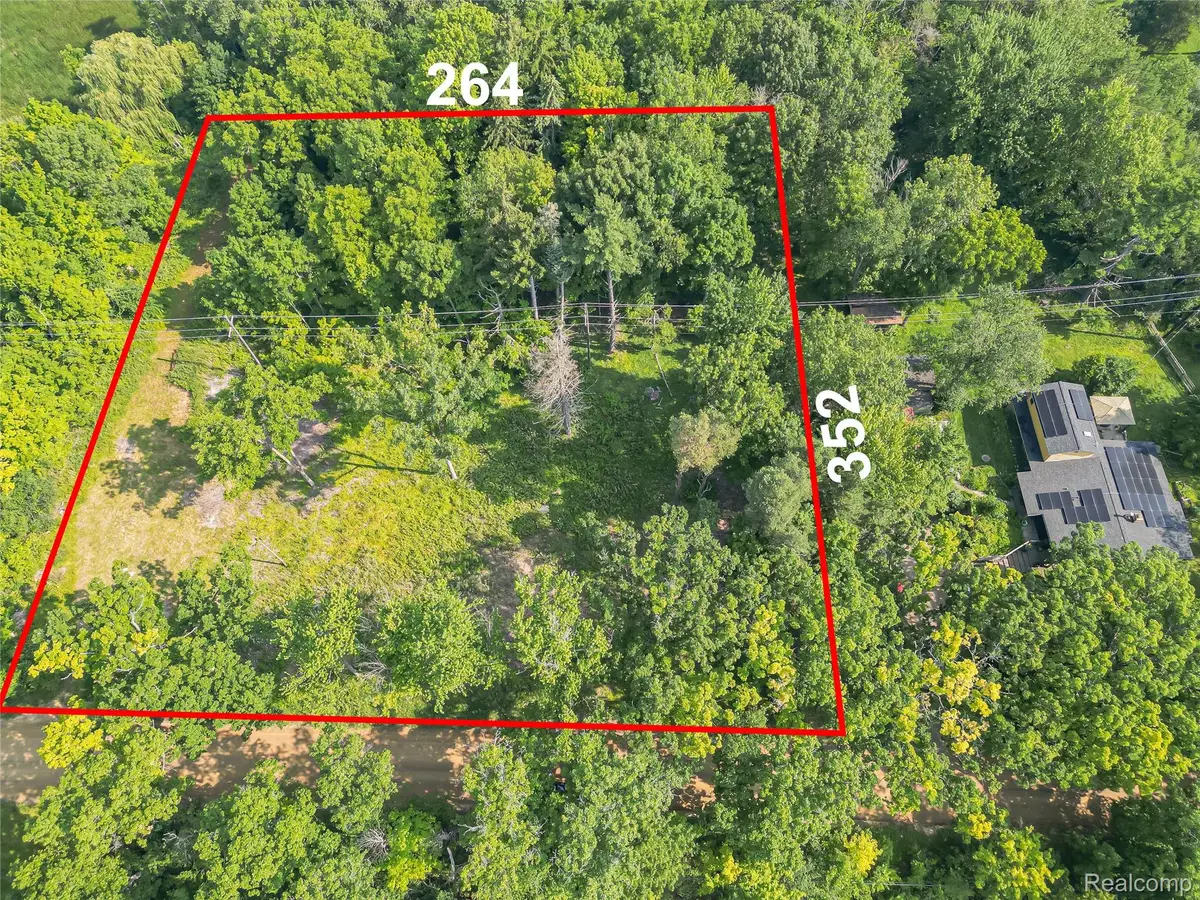 7230 Walnut Lake Road Road, West Bloomfield, MI 48323 - #1