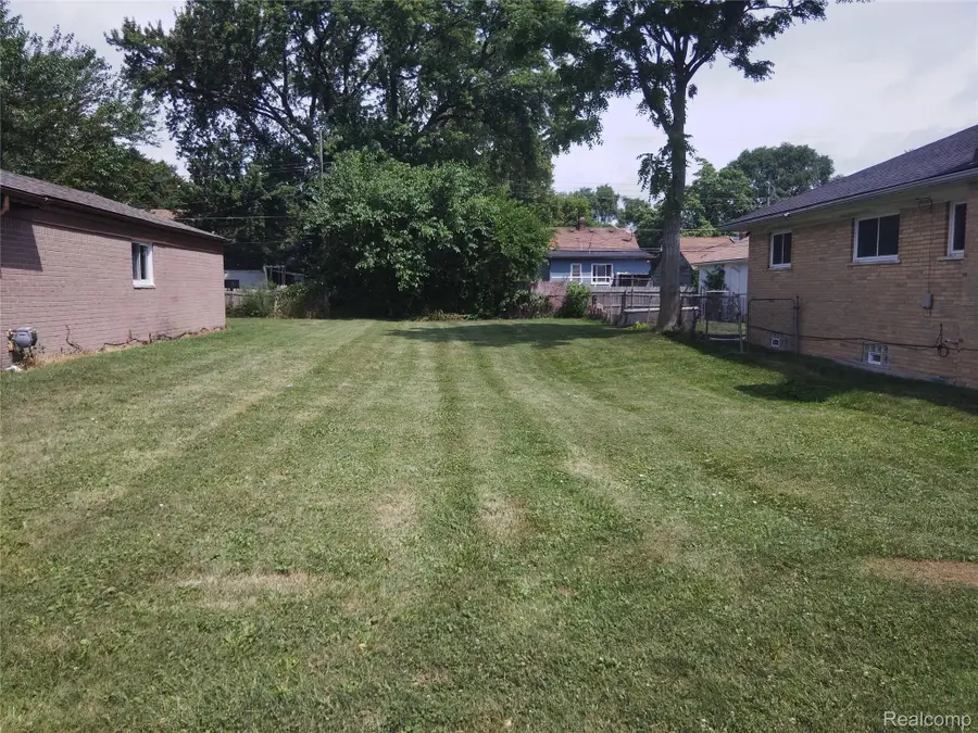 8275 Cadillac Avenue, Warren, MI 48089 - #3