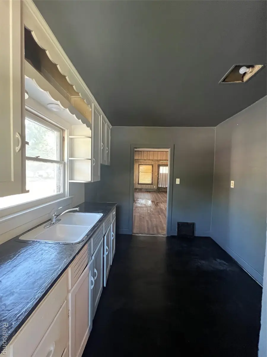 2120 W Genesee Avenue, Saginaw, MI 48602 - #3