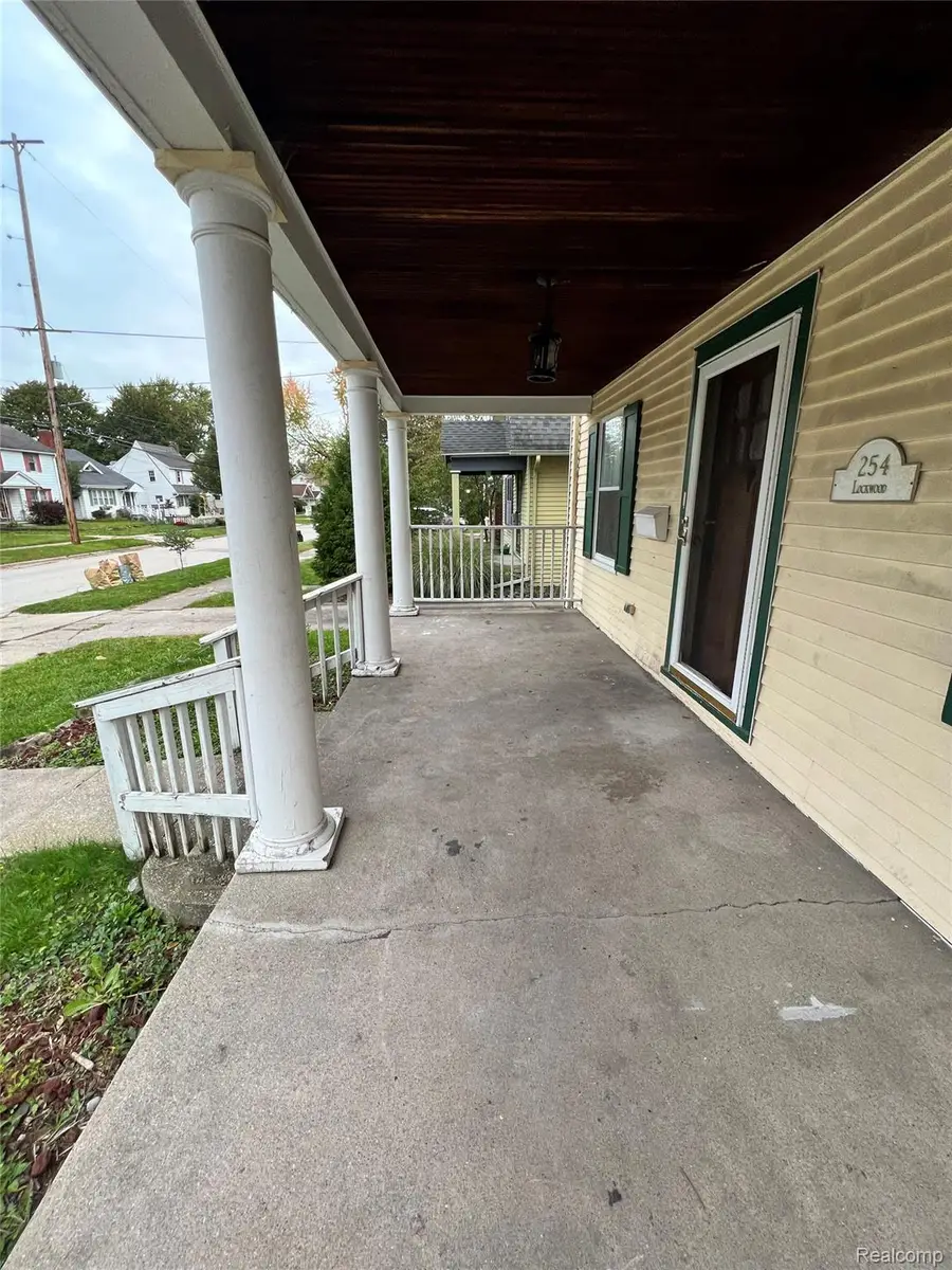 254 Lockwood Street, Saginaw, MI 48602 - #2