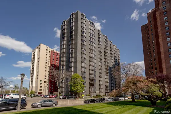 8200 E Jefferson Avenue #1605, Detroit, MI 48214