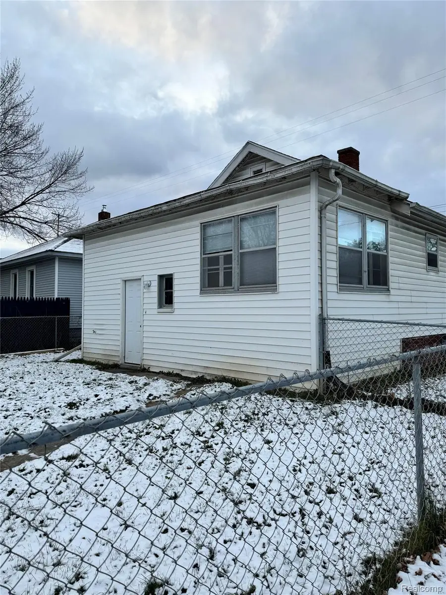 2420 Bay Street, Saginaw, MI 48602 - #2