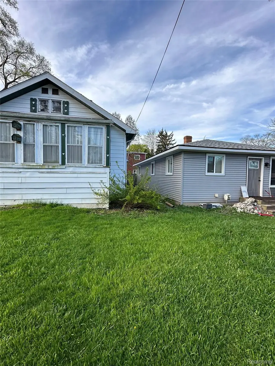 2341 N Clinton Street, Saginaw, MI 48602 - #2