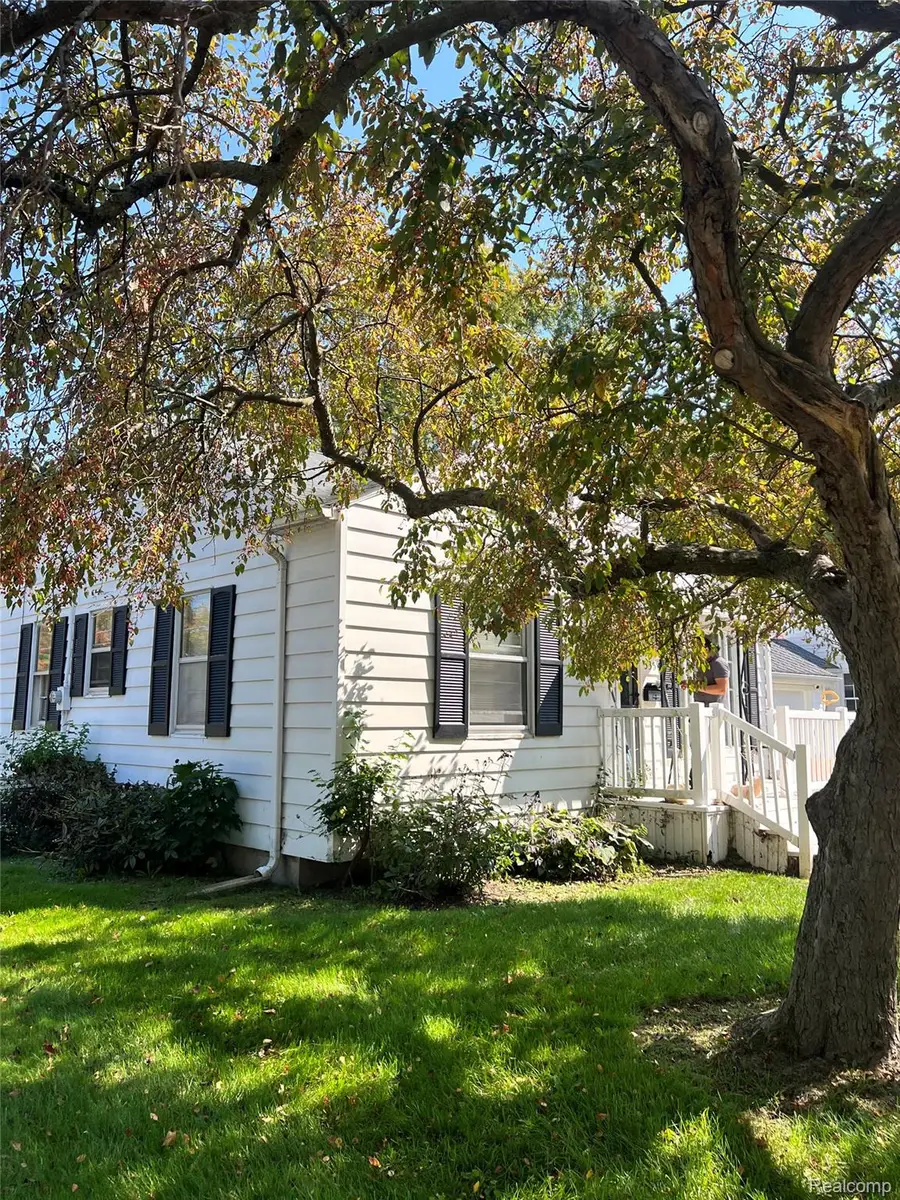 3354 Binscarth Avenue, Saginaw, MI 48602 - #2