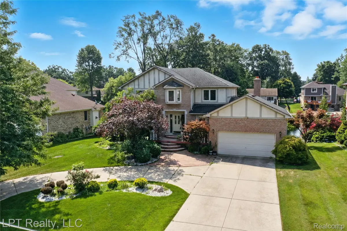 1142 E South Boulevard, Troy, MI 48085 - #1
