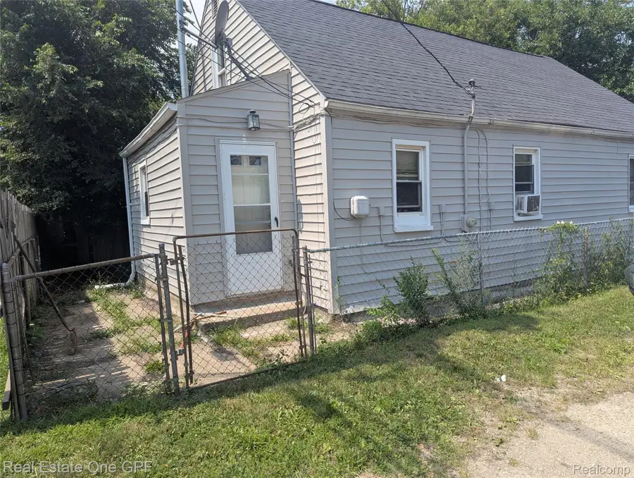 7052 Rivard Avenue, Warren, MI 48091 - #2
