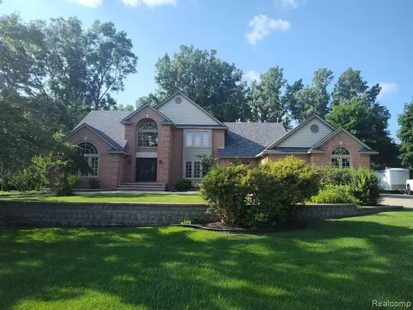 1339 Pond Bluff Way, Brighton, MI 48114