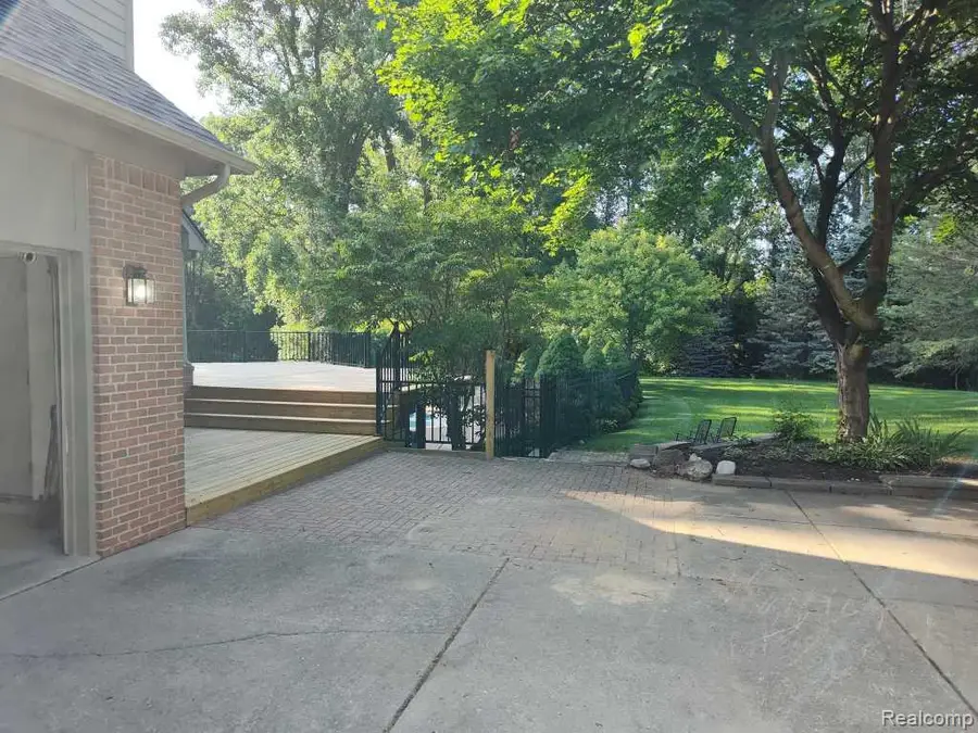 1339 Pond Bluff Way, Brighton, MI 48114 - #3