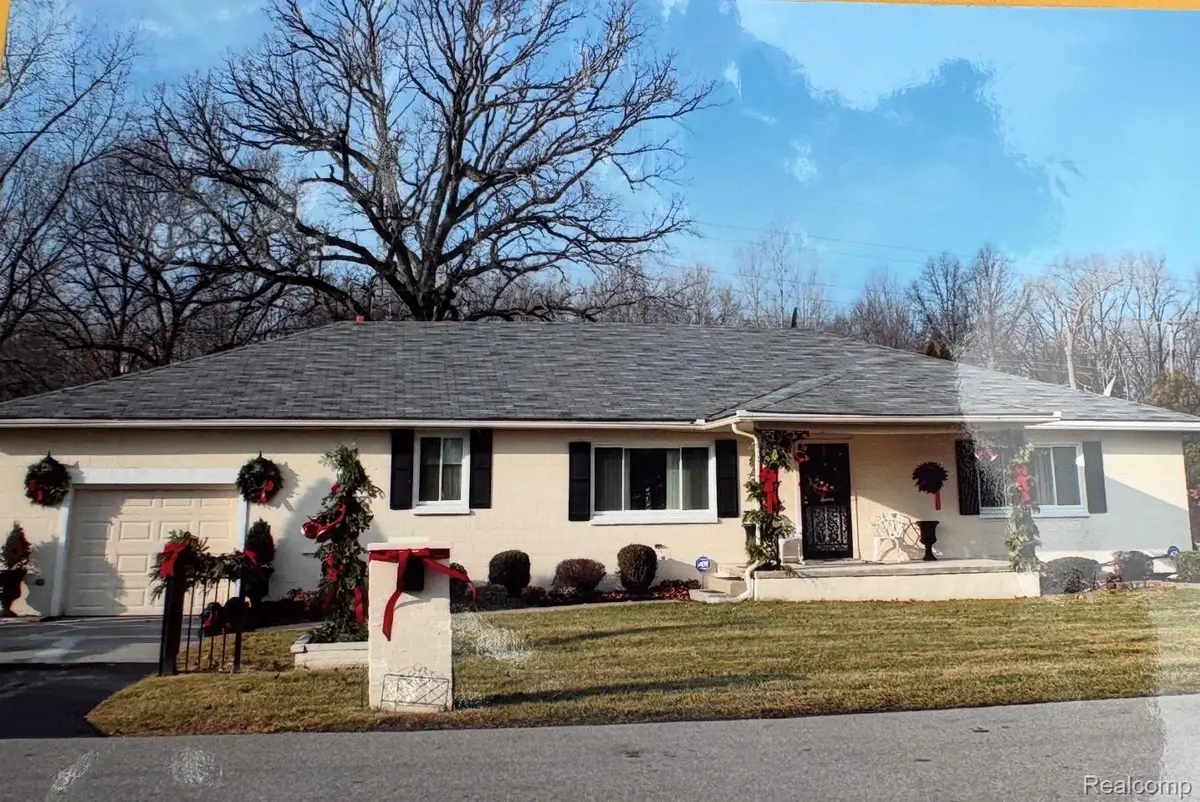 19234 Buck Avenue, Brownstown, MI 48174 - #1