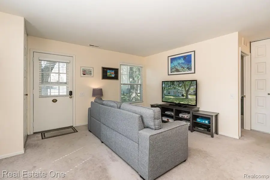 2652 Wildwood Court, Lake Orion, MI 48360 - #3