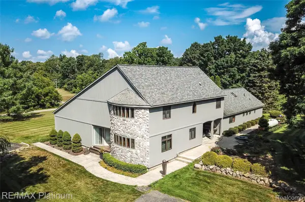 5160 Fenton Road, Fenton, MI 48430