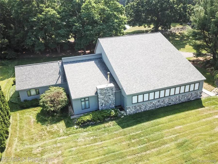 5160 Fenton Road, Fenton, MI 48430 - #3