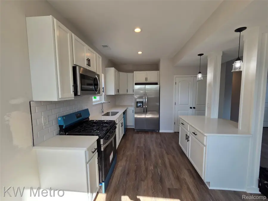 1116 E Hayes Avenue, Hazel Park, MI 48030 - #3