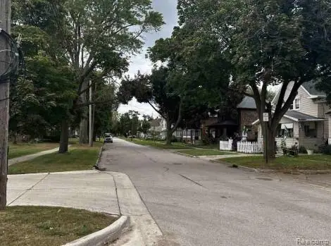 109 N Thompson Street, Jackson, MI 49202 - #2