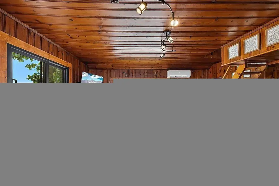 10086 King (this Is An Island) Road, Davisburg, MI 48350 - #3