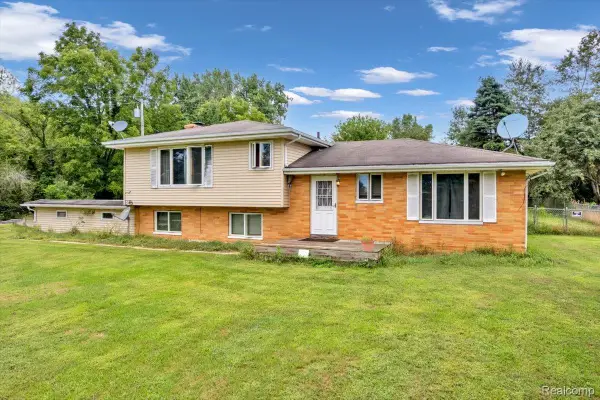 5416 Sandy Lane, Columbiaville, MI 48421