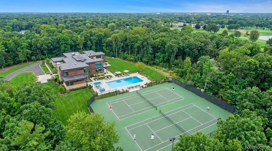 32500 Rockridge Lane, Farmington Hills, MI 48334 - #2