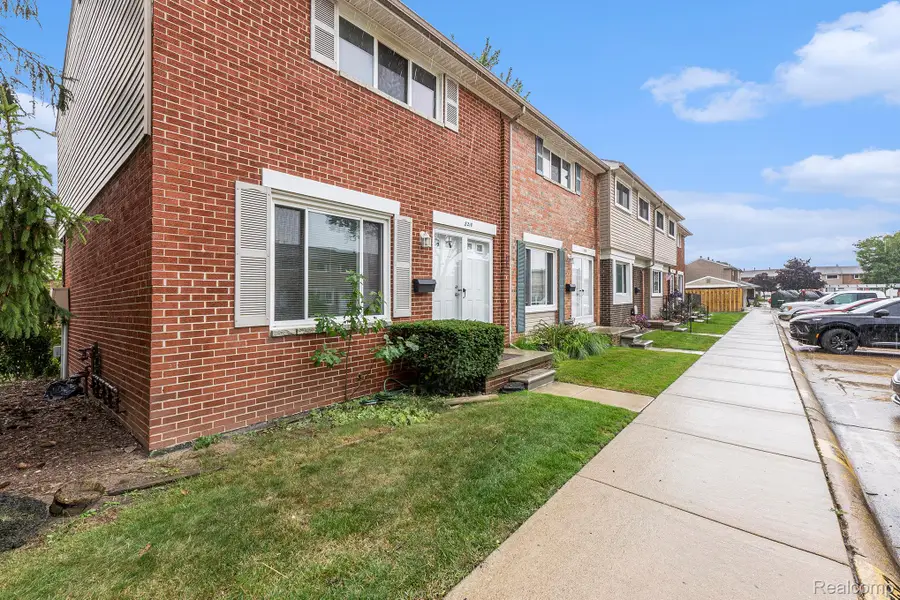 8210 Hettenberger, Warren, MI 48093 - #2